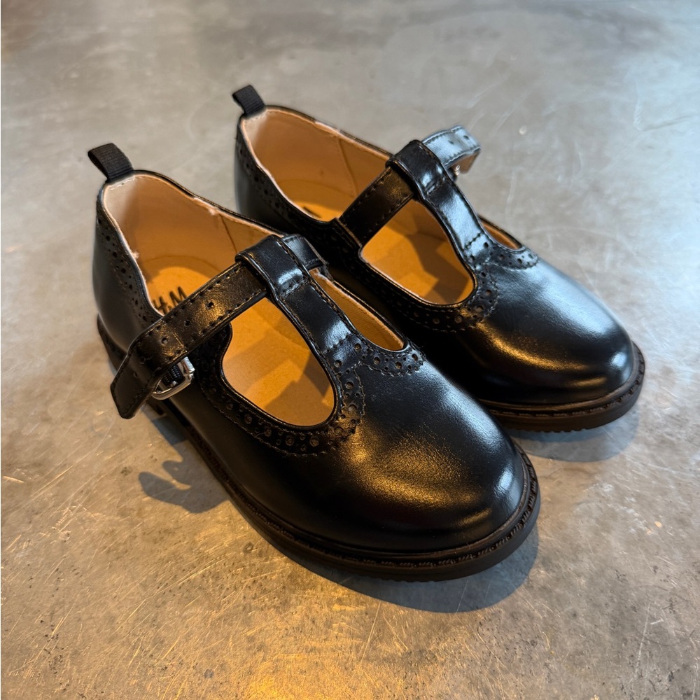H&M Black Kids Dress Shoes 8.5 T Strap